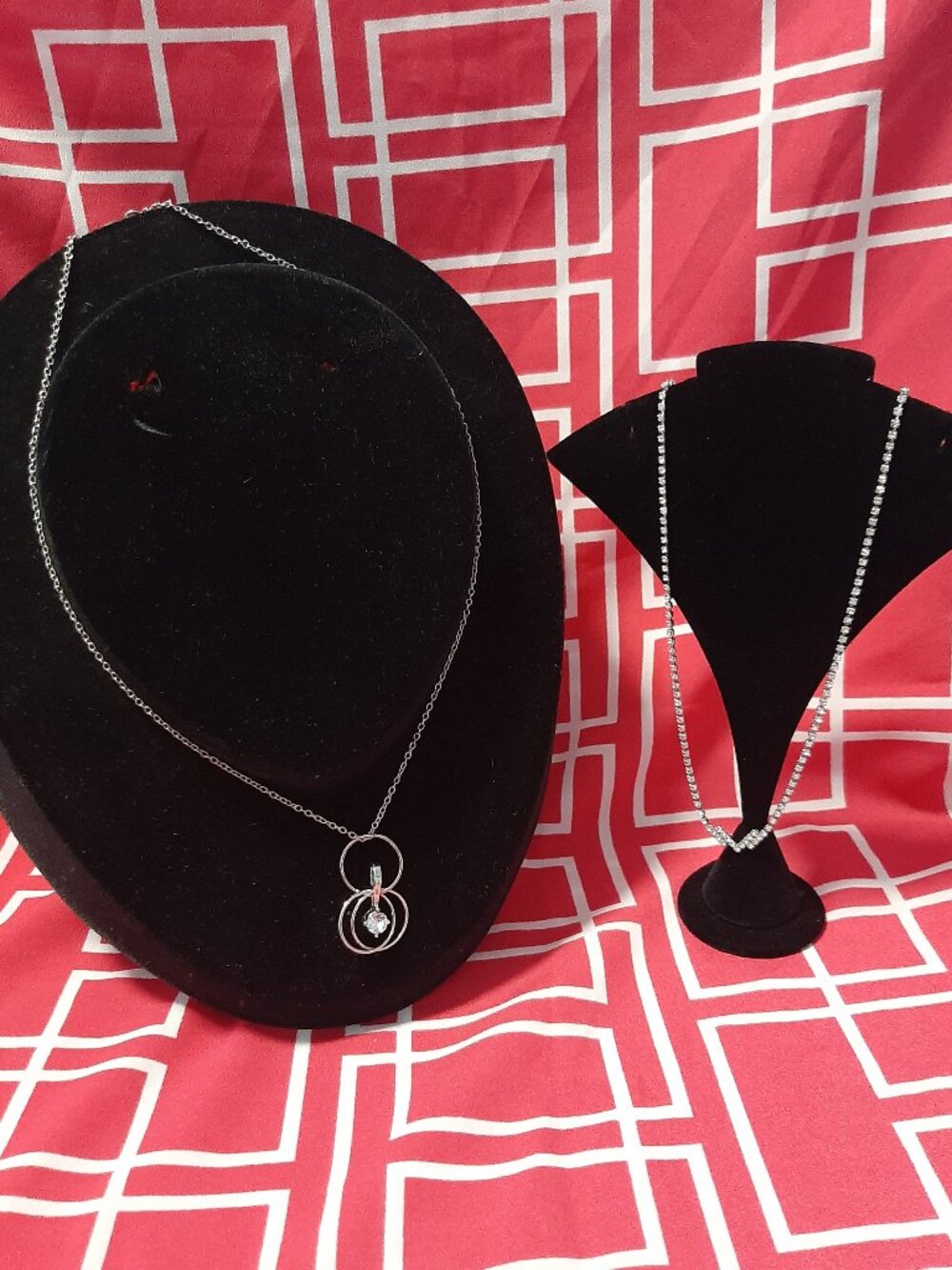 Lot Of 2 Elegant Vintage Necklaces LBVYR Yves Rocher Silver Tone / Tennis Style